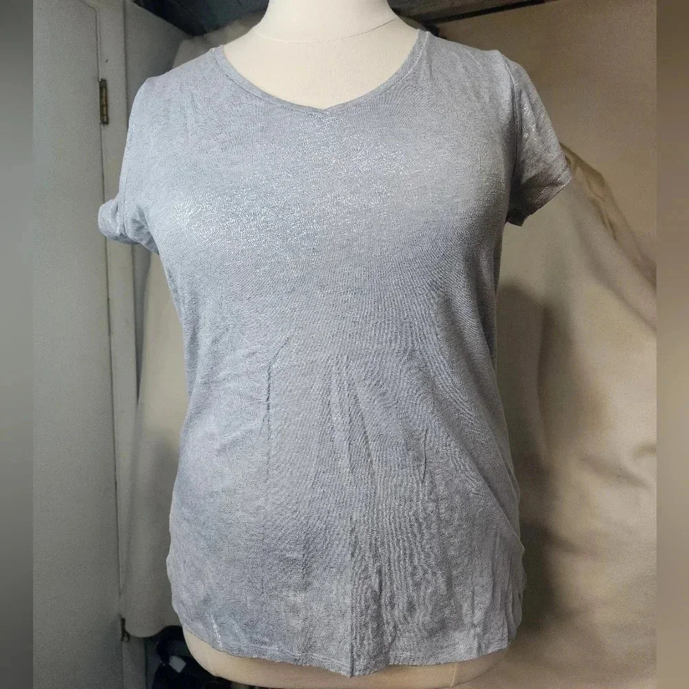 ST JOHN'S BAY GRAY WITH SILVER FLORAL V-NECK T-SHIRT SIZE XL